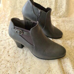 CROFTS AND BARROWS INES GREY ANKLE BOOTIES SIZE 7 & 1/2 M